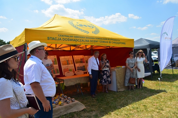 Na zdjęciu drugim stoisko w SDOO w Chrząstowie na II KDP
