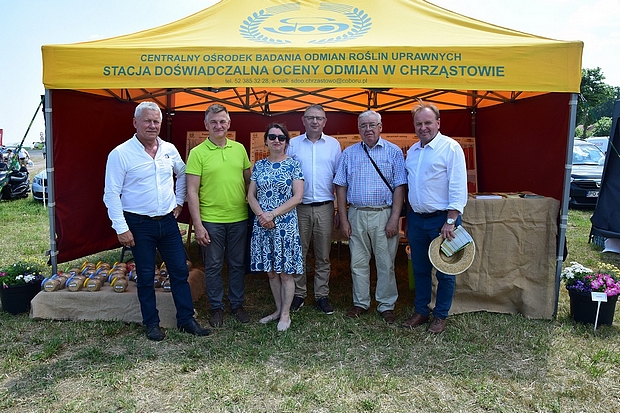 Na zdjęciu czwartym stoisko w SDOO w Chrząstowie na II KDP