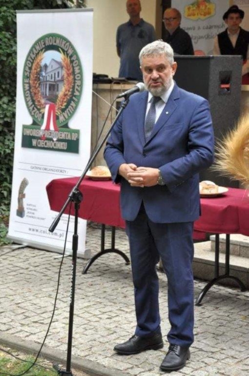 Na zdjęciu trzecim wręczenie nominacji nowym członkom KPZ PDO