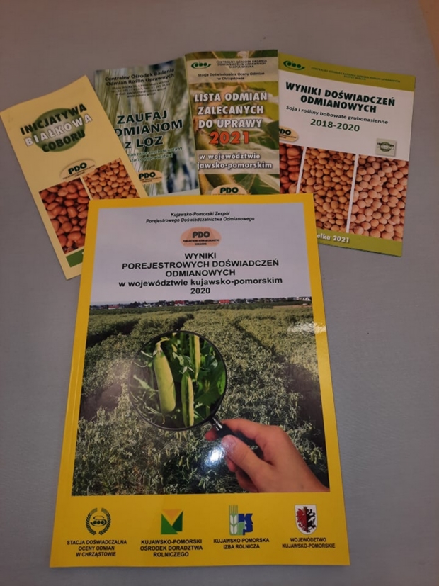 Na zdjęciu drugim materiały szkoleniowe 