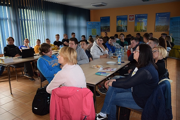 Zdjęcie nr 1 –  uczniowie  Zespołu Szkół Centrum Kształcenia Zawodowego im. I Łyskowskiego w Grubnie