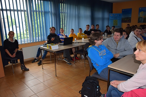 Zdjęcie nr 2 -  uczniowie  Zespołu Szkół Centrum Kształcenia Zawodowego im. I Łyskowskiego w Grubnie