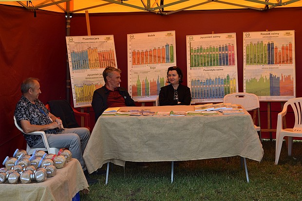 Stoisko SDOO w Chrząstowie na targach AGRO-Tech w Minikowie.