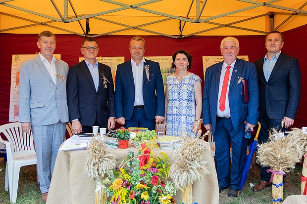 Na zdjęciu m.in. Marszałek Województwa Kujawsko-Pomorskiego – Mikołaj Bogdanowicz, Dyrektor SDOO w Chrząstowie – Beata Kaliska, Burmistrz Nakła nad Notecią – Sławomir Napierała i Starosta Powiatu Nakielskiego Tadeusz Sobol