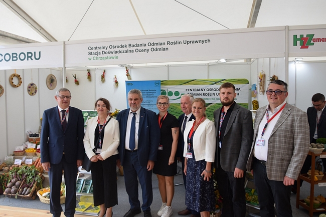 Jan Krzysztof Ardanowski  Przewodniczący Rady ds. Rolnictwa i Obszarów Wiejskich przy Prezydencie RP na stoisku COBORU