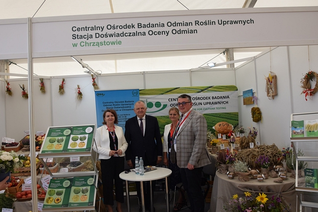 Ryszard Zarudzki  zastępca Prezesa ARiMR na stoisku COBORU