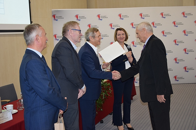 Wręczanie nominacji nowym członkom Zespołu 