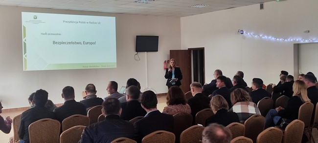 Małgorzata Woropaj-Janczak przemawia do rolników i mieszkańców obszarów wiejskich podczas spotkania w Sulnowie