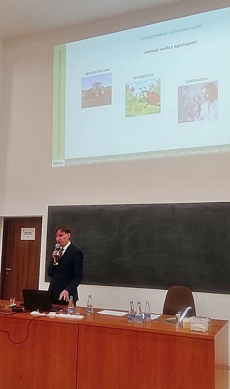 Daniel Krauklis podczas wygłaszania prelekcji